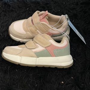 Cat & jack velcro shoes